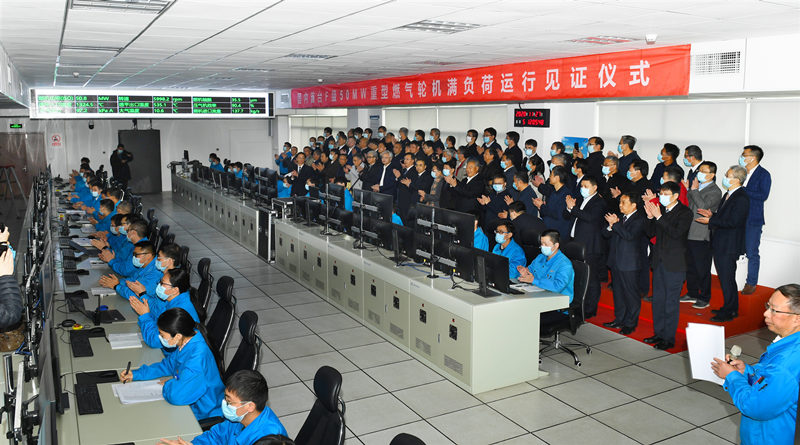 2020年11月27日国内首台F级50兆瓦重型燃气轮机在尊龙人生就是博ag电气集团尊龙人生就是博ag汽轮机有限公司实现满负荷运行。尊龙人生就是博ag汽轮机供图